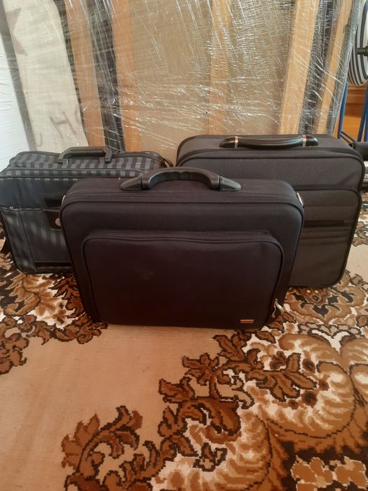 Genți medii,Laptop