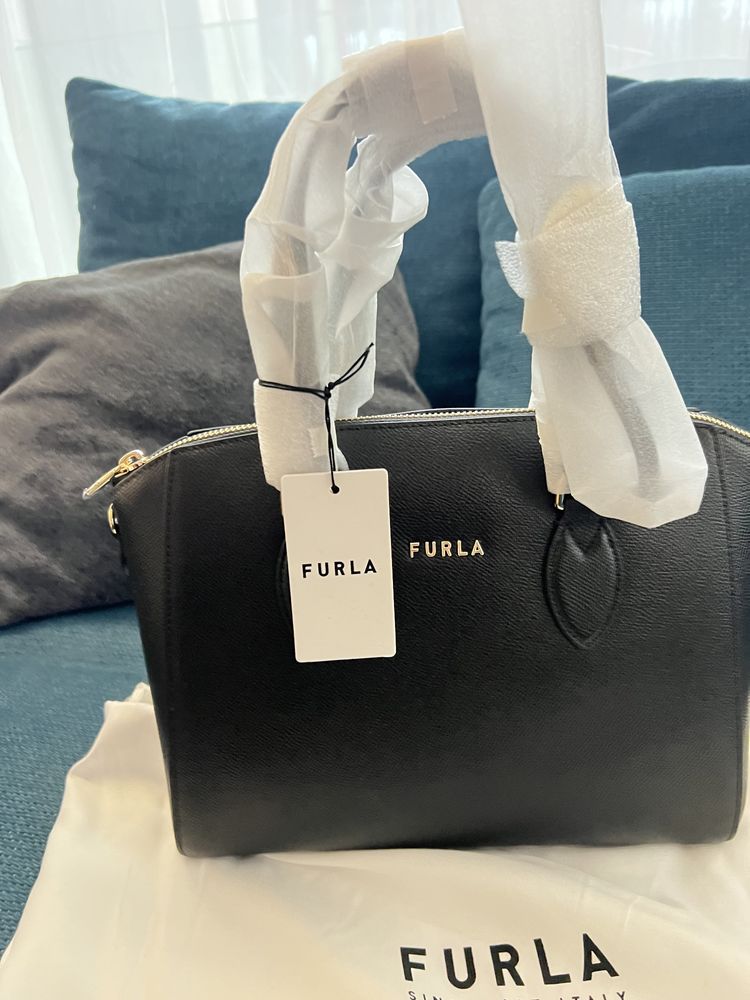Furla Minerva в черно и розово.100%ориг,със сериен номер,етикети