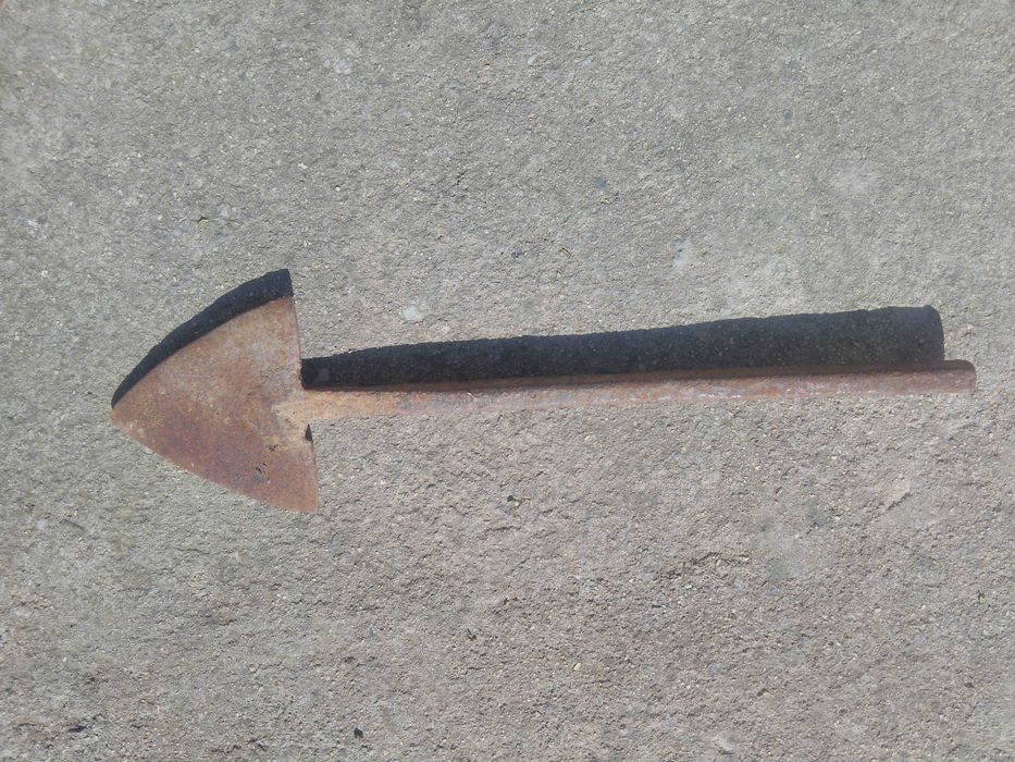 Продавам две антикварни стрелки за урала ковано желязо ръчни