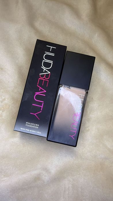 fond de ten lichid Huda Beauty #FauxFilter Luminous Matte.