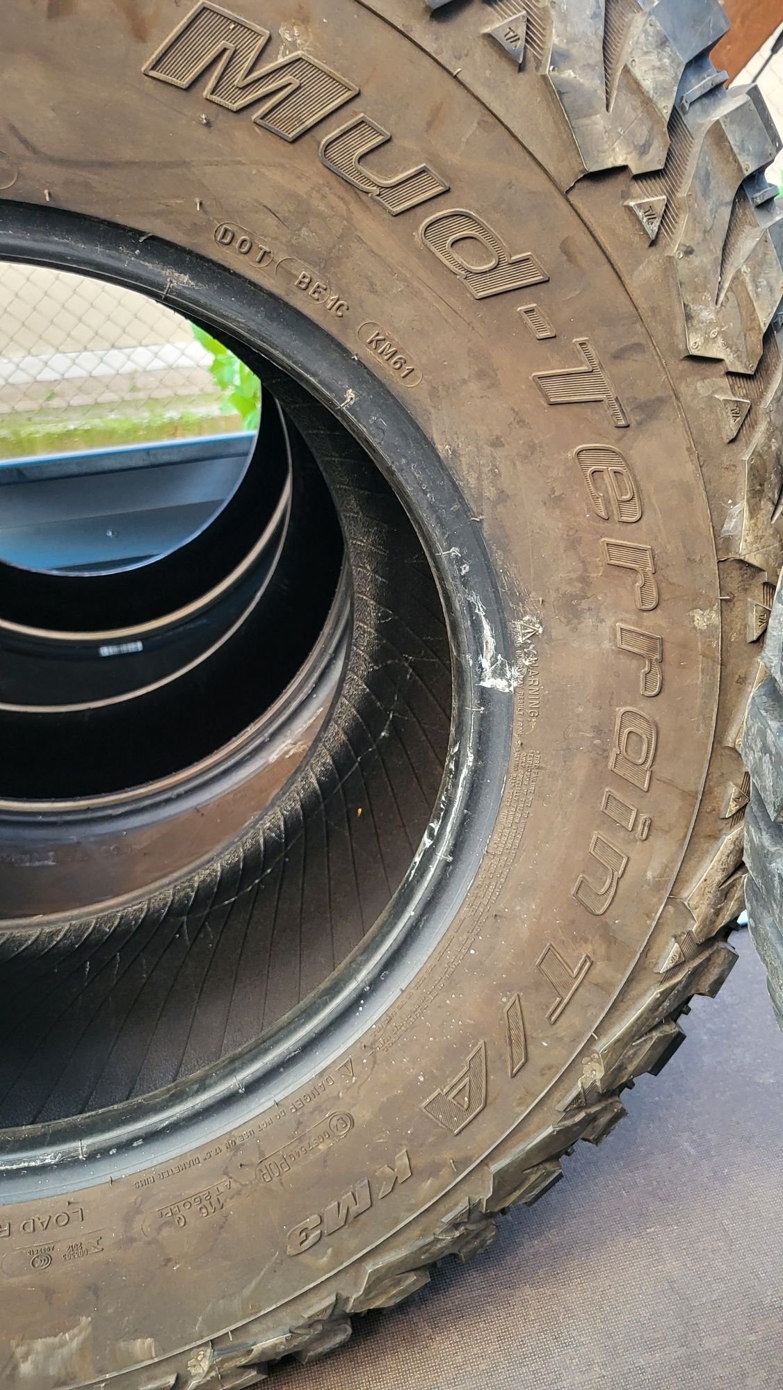 37X12.5R17 BFgoodrich  mud  TERRAIN T/A KM3 116Q