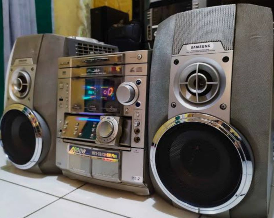 Muzikalniy sentr sotiladi srochna