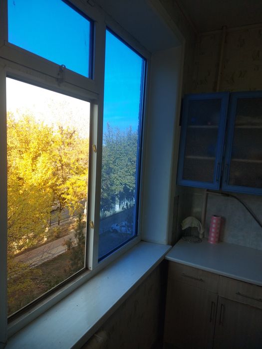 Толстой 12 3хонали 4 этаж урта падезд срочна  такалган нархи