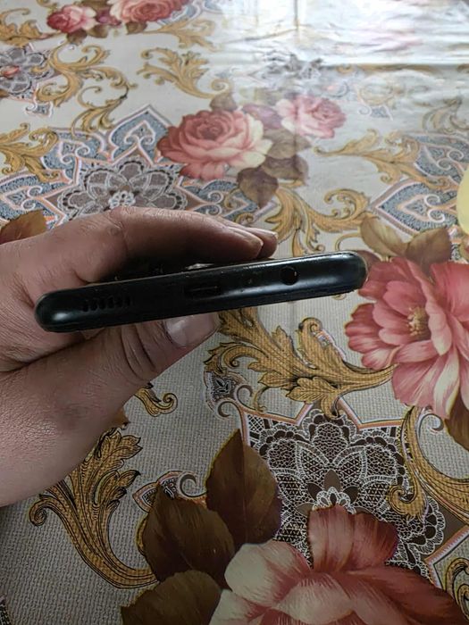 Продавам телефон Samsung A13