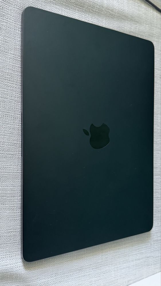 MacBook Air 13 inch m2 - 16 RAM, 256 gb