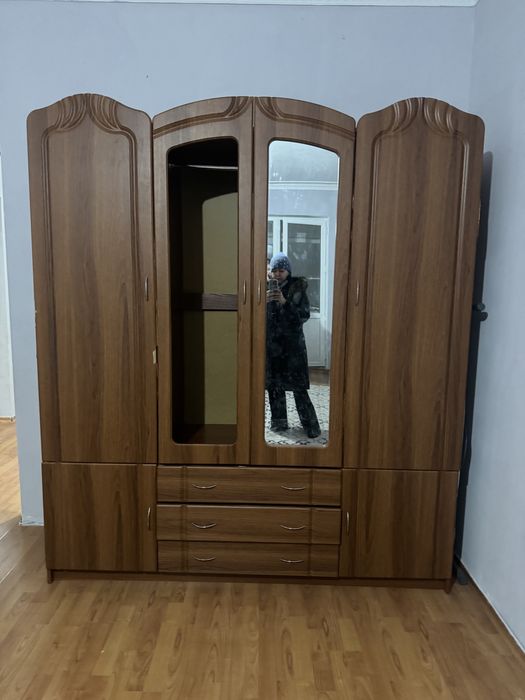 Продаю шкаф прихожу, спальный