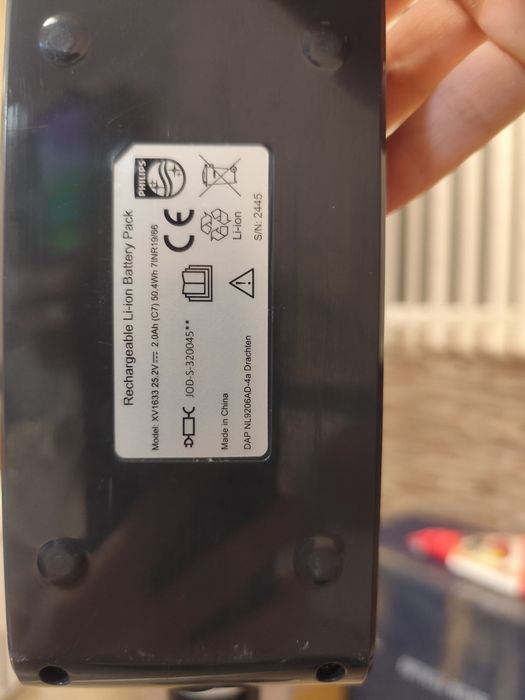 Продавам вертикална прахосмукачка  Philips