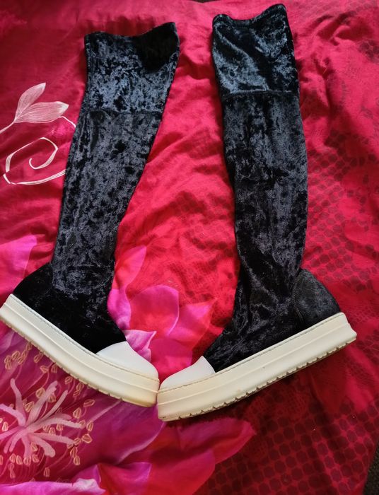 Cizme de catifea peste genunchi