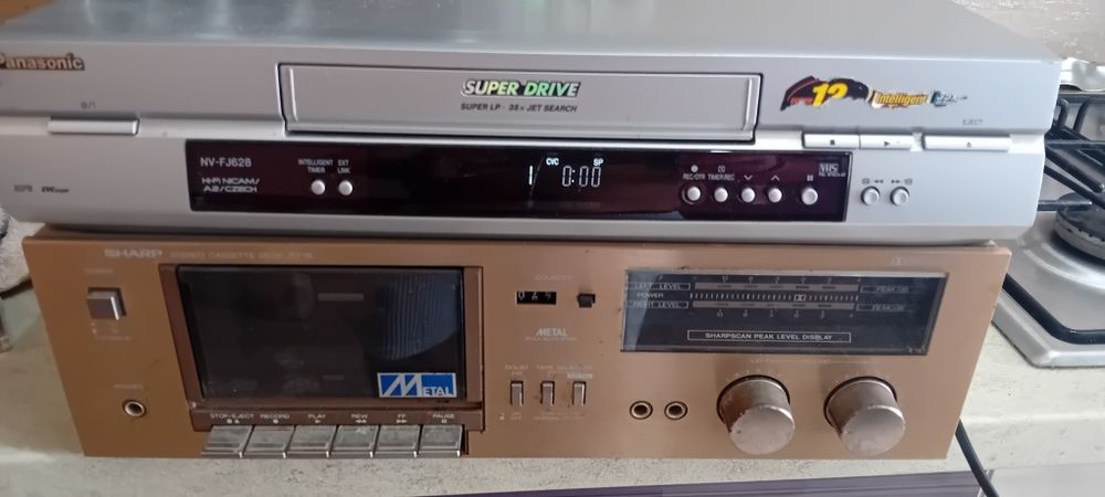 Amplituner, 500,boxe,300, pik-up,600, deck,150, Video.300