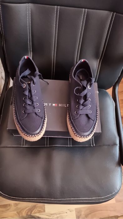 Vand espadrile de la tommy hilfiger