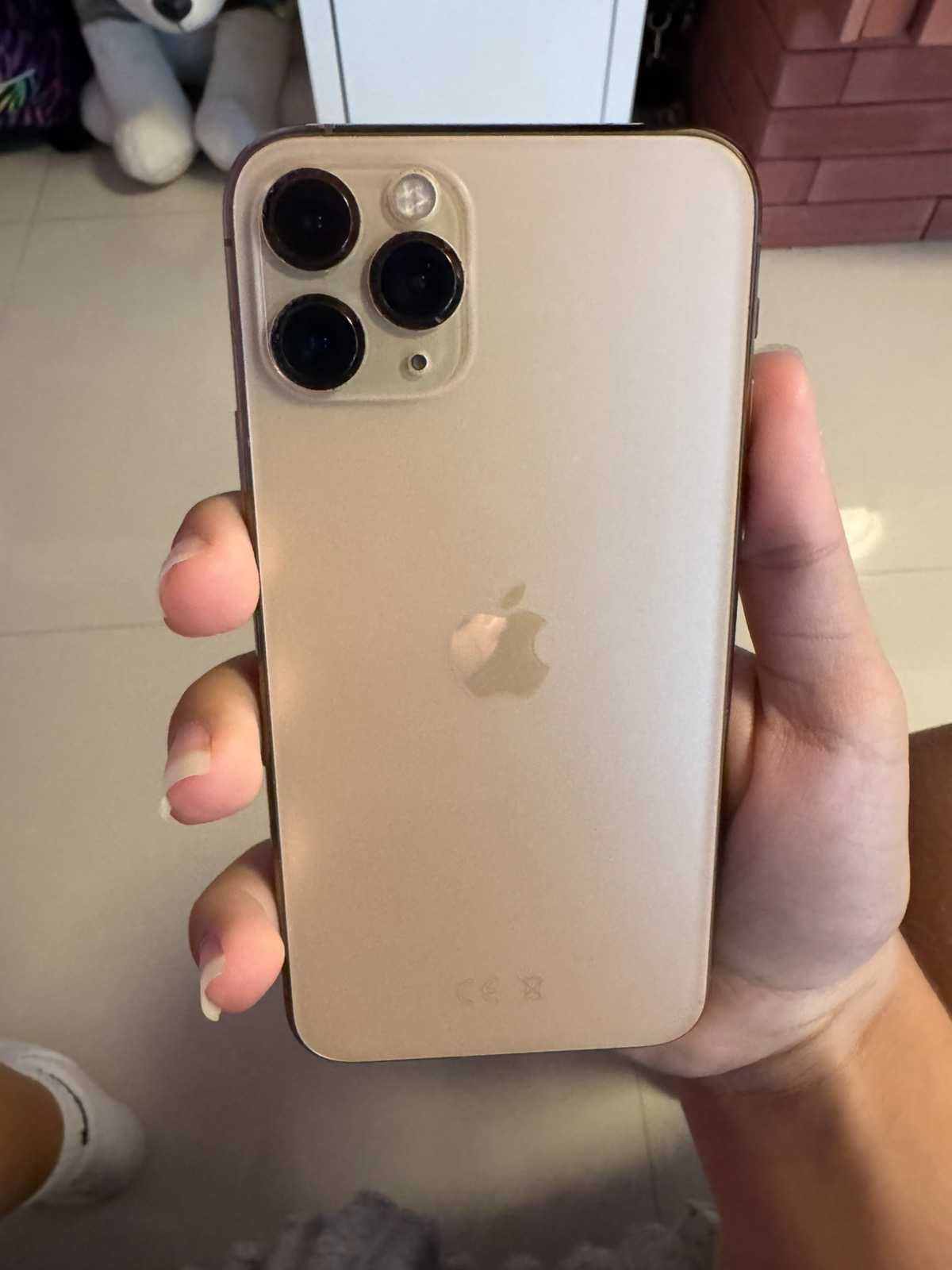 Продавам Iphone 11 pro 256GB