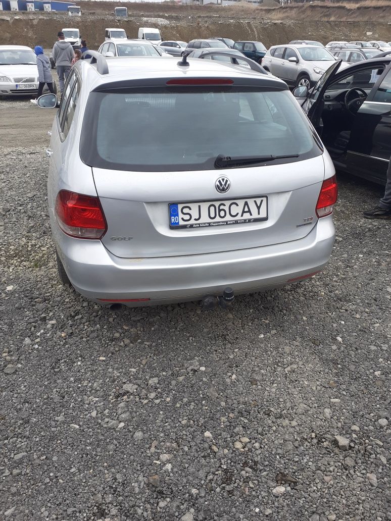 Vând golf 6 an 2012 motor 1,6 diesel.Mau multe informatii la telefon