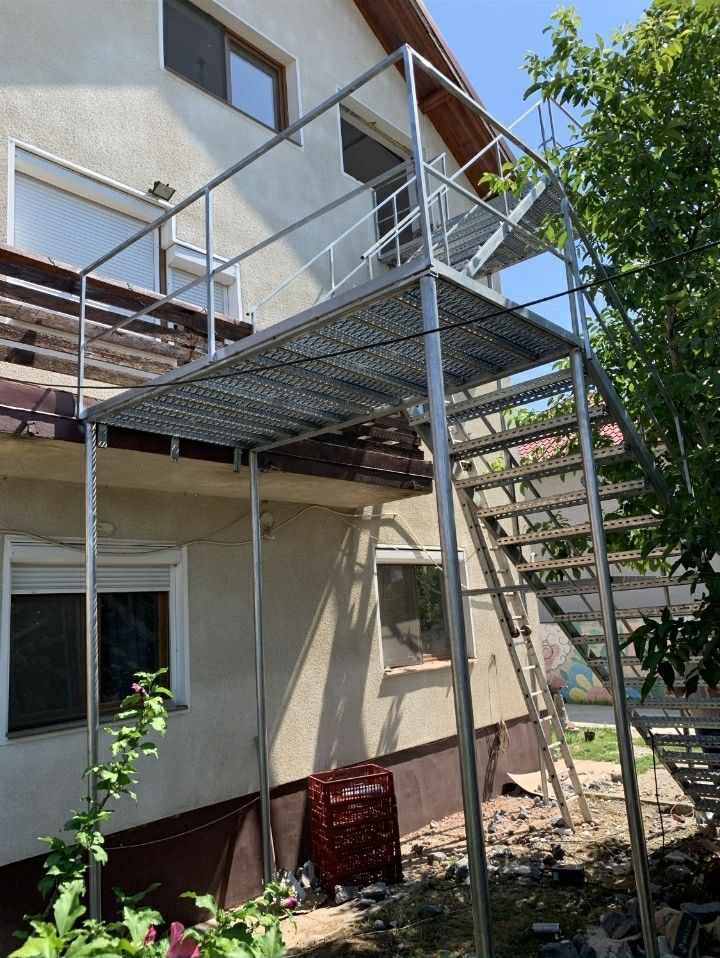 Vând scarii metalice zincate exterioare și pentru incendii , platforme