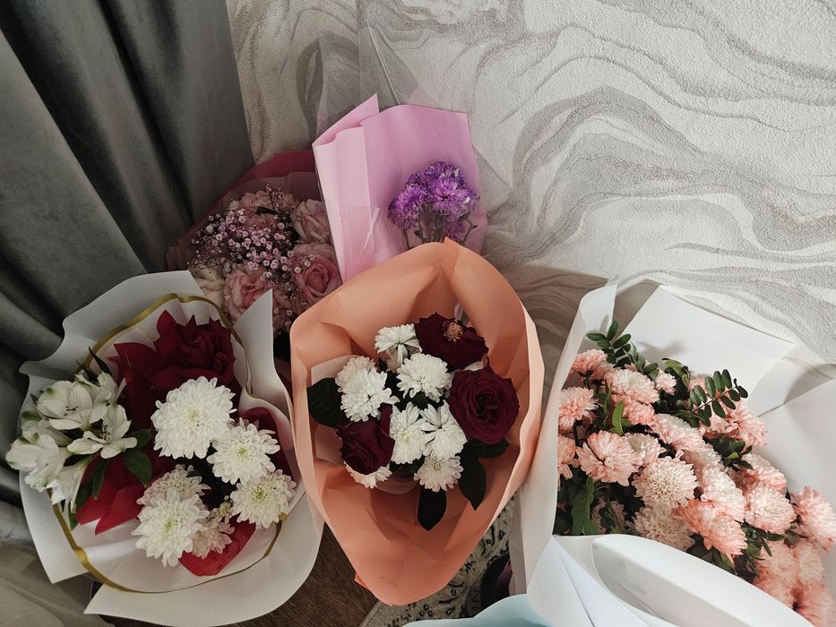 Продам цветы 5 букетов