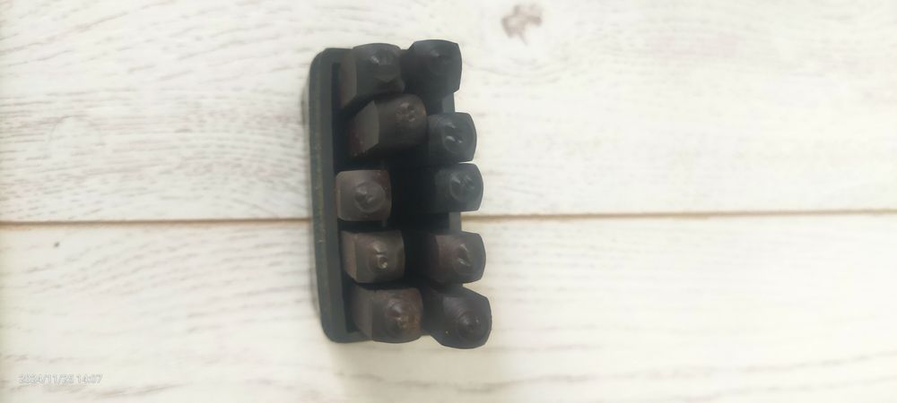 Шрифт номер по металлу