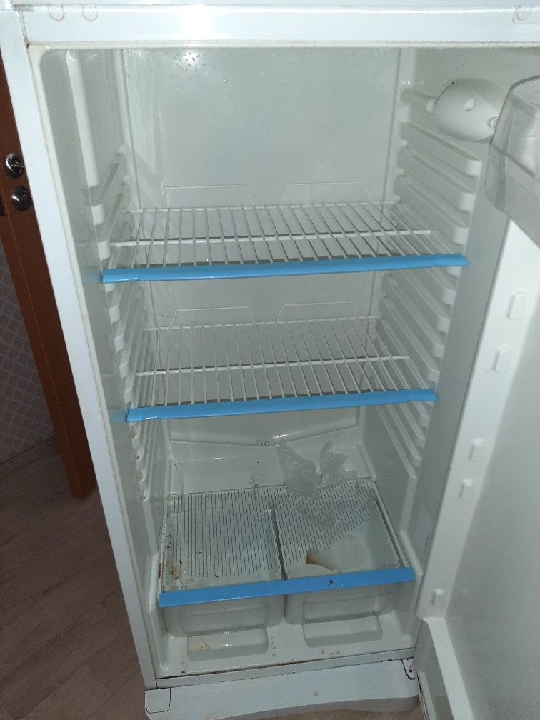 Холодильник  марки индезит