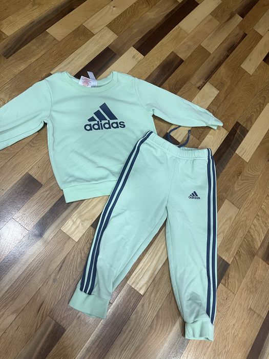 Анцунг  адидас  92 см (оригинален)  :) …….
