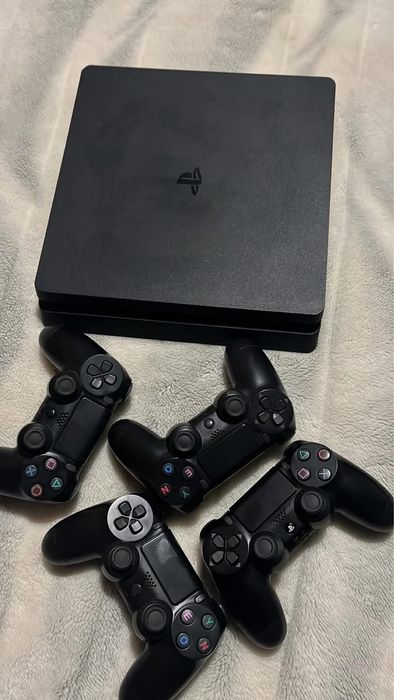 PlayStation 4 +4 Controllere