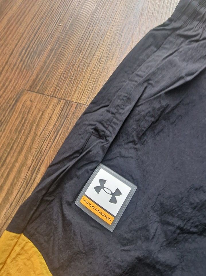 Страхотно мъжко долнище UNDER ARMOUR ,размер S/ M  нов с етикет