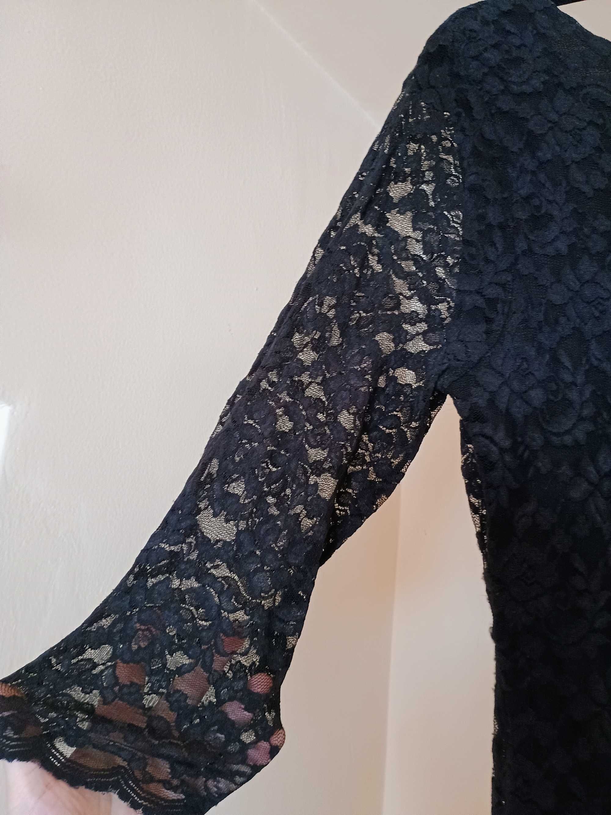 Rochie neagra elastica , cu dantela model floral , eleganta marimea 44