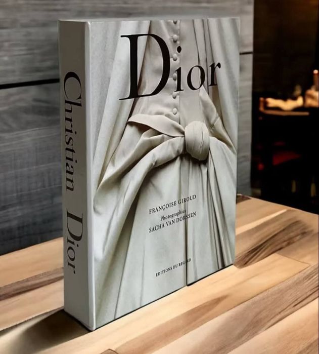 Стилна Кутия Книга за Съхранение и Декорация Dior/Chanel