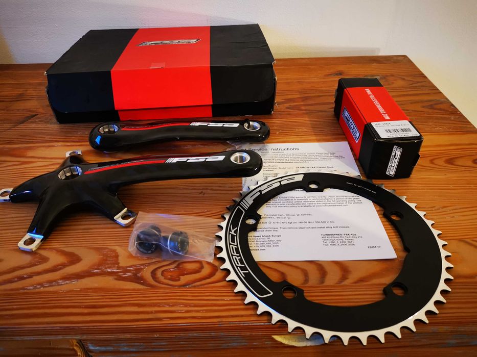 Set Pedalier FSA Track Carbon nou in cutie