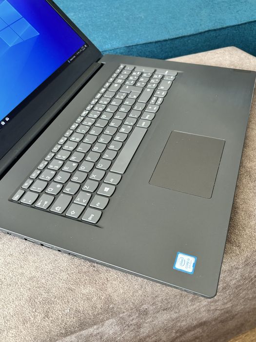 Lenovo 17,3 inch• procesor i5-8th gen• SSD 256 gb• stare foarte buna