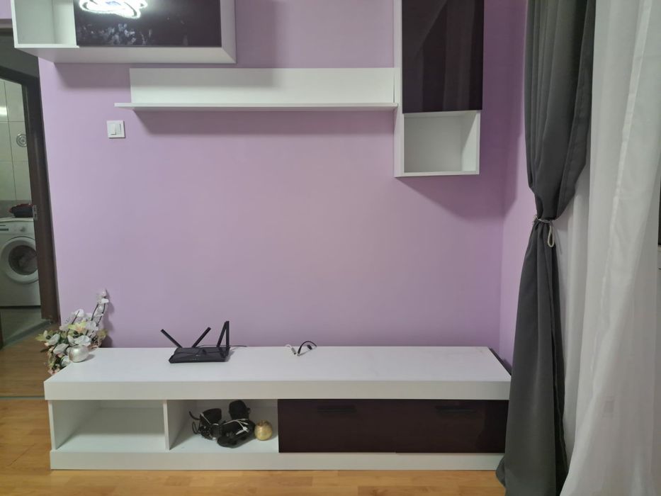 Set 4 piese mobila living, elegant cu uși din MDF lucios
