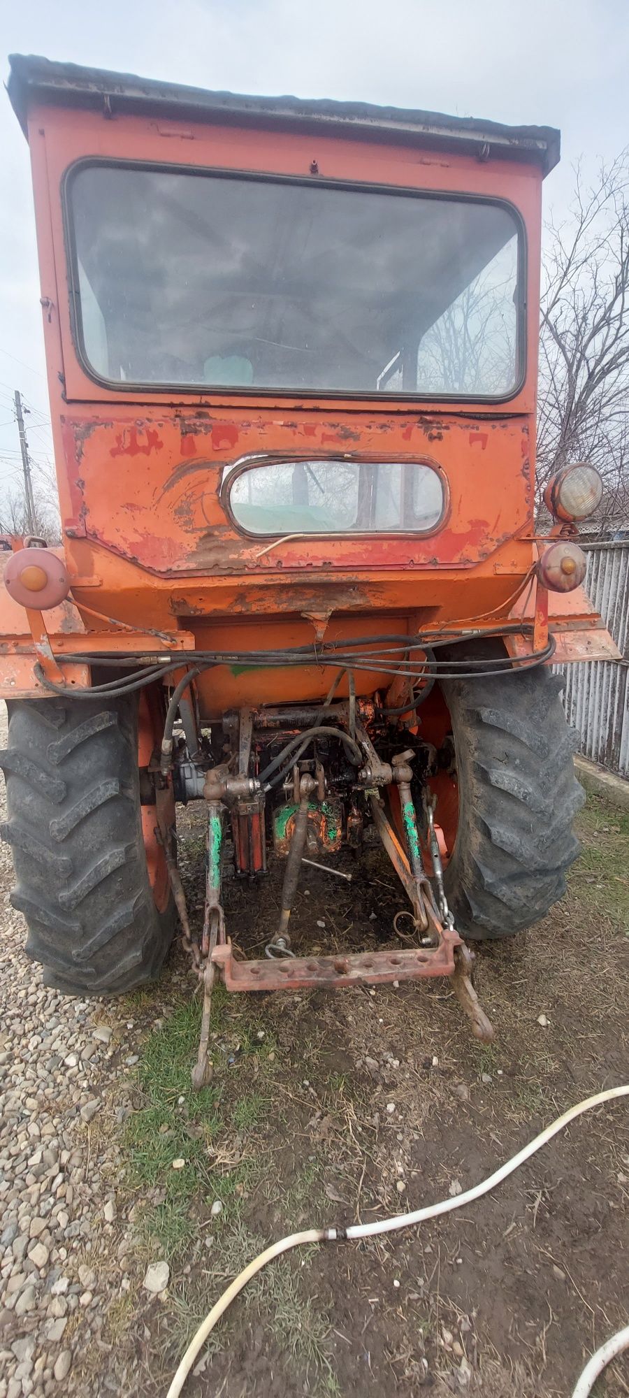 Vând tractor 650