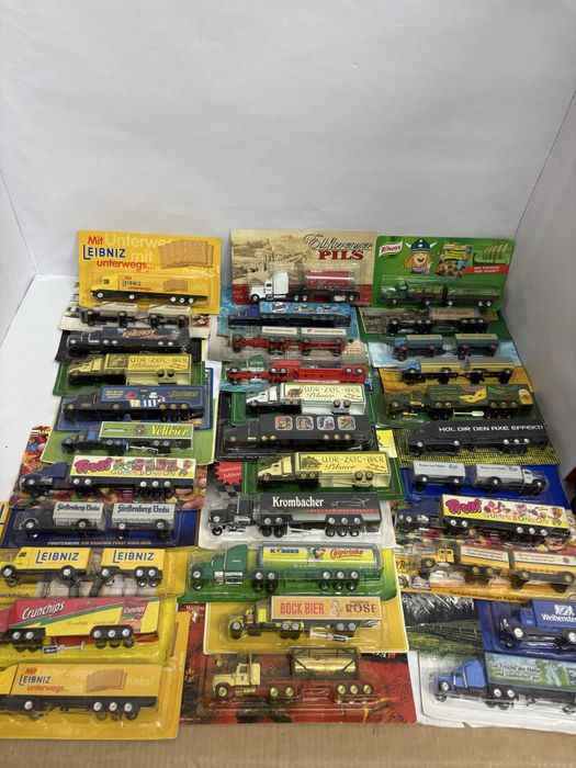 Lot 400 bucăți camioane tir machete 1:87 HO diverse modele și culori