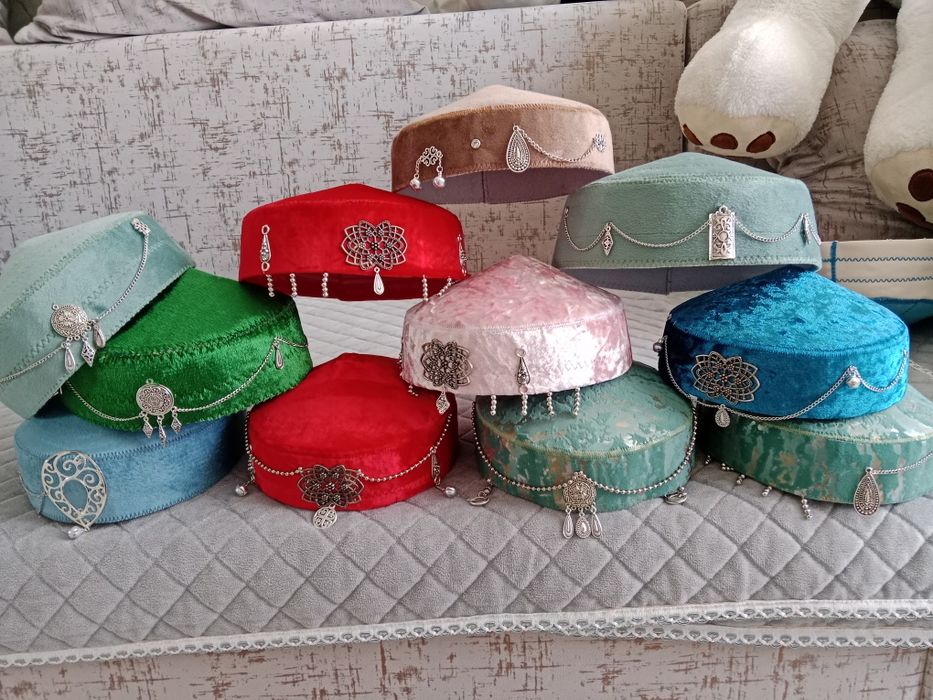 Қолдан тігілген қазақи нақыштағы тақия 2500