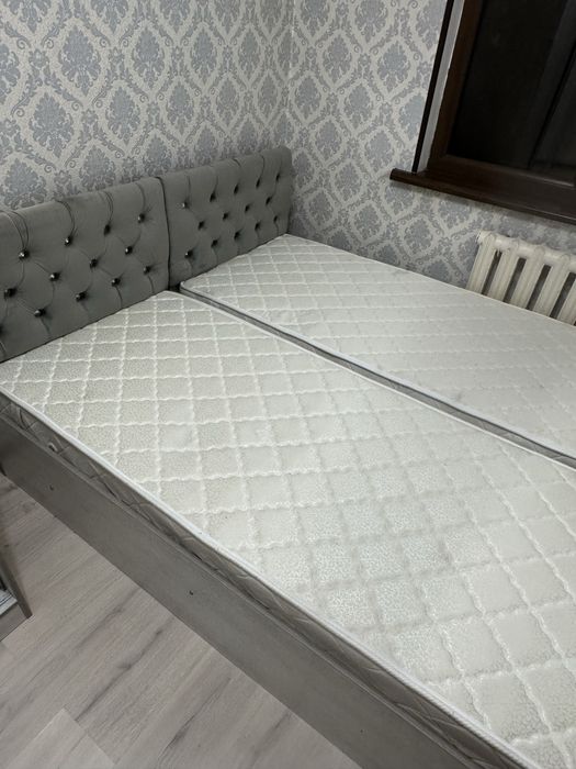 Продается мебель: кровать,шкаф,стол книжный и еще один столик с стулом