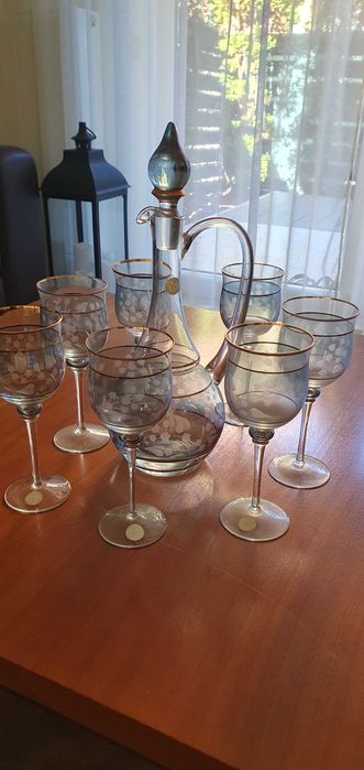 Vand set pahare vin si carafa, handcrafted cristal, 700 lei