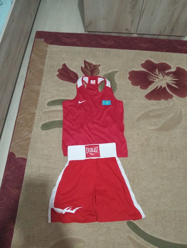 Продам б/у боксерскую форму