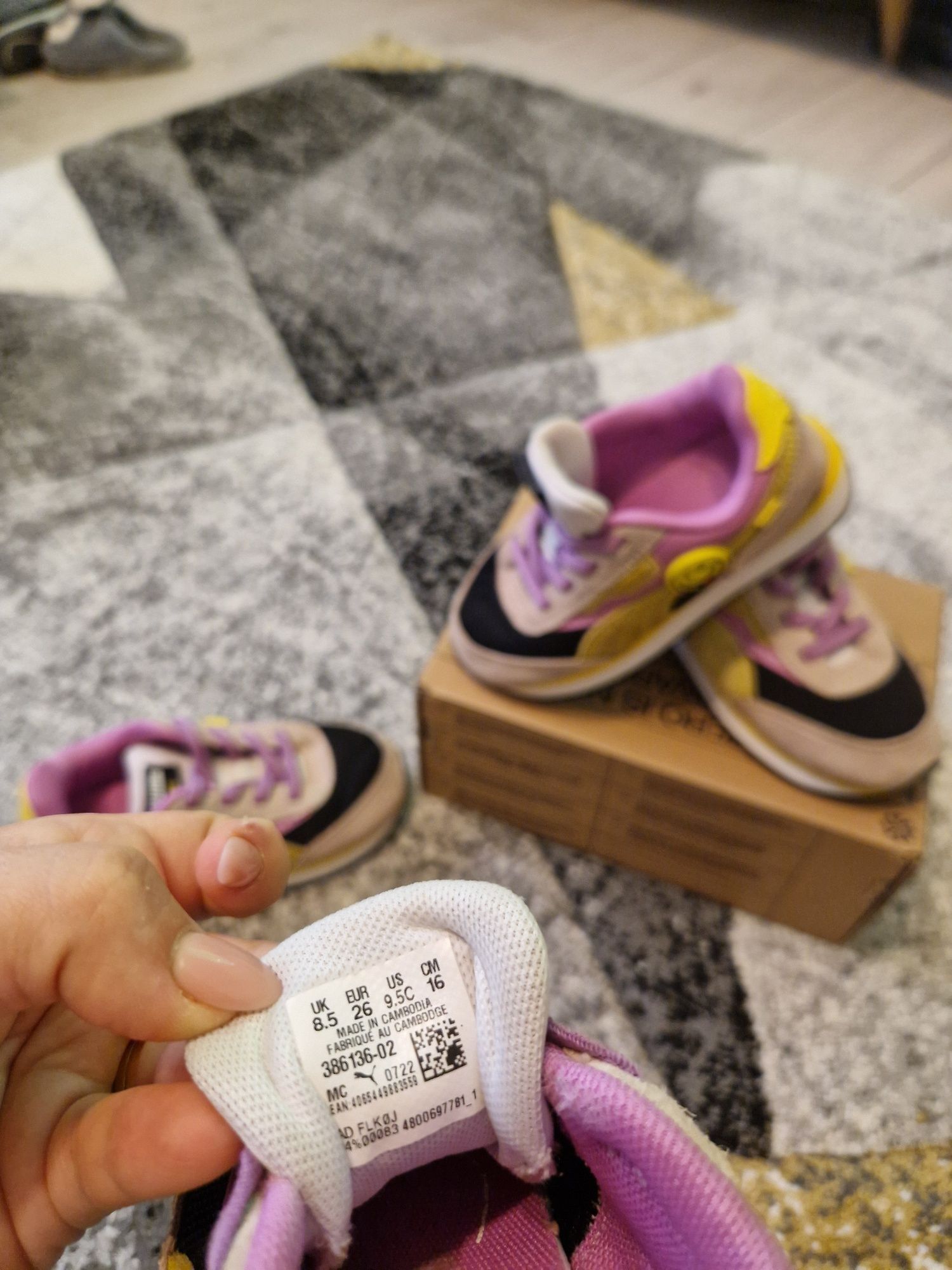 Vând pantofi sport Puma Nr. 26 fete