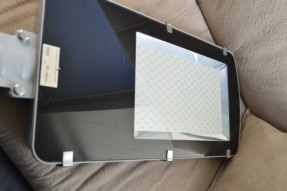 Улична диодна лампа прожектор V-tac 120 вата, модел vt-15120st