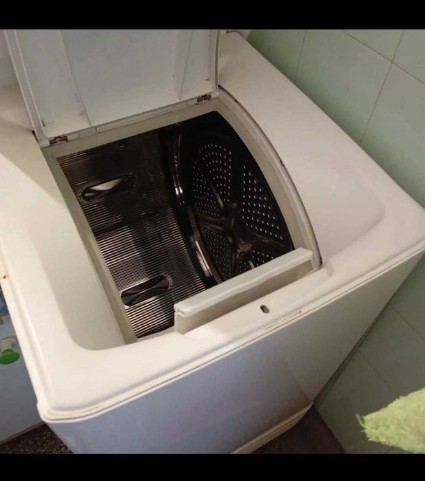 Компактна 45 см. сушилня с горно зареждане, 7 кг