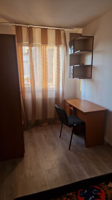 Vand apartament cu doua camere  semidecomandat