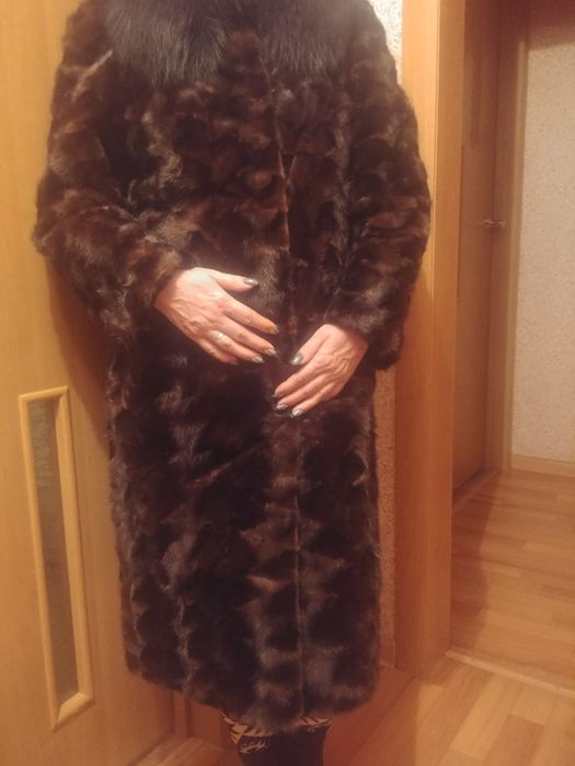 Продам шубу натуралка .норка .сшита кусочками. Утепленный подклад.