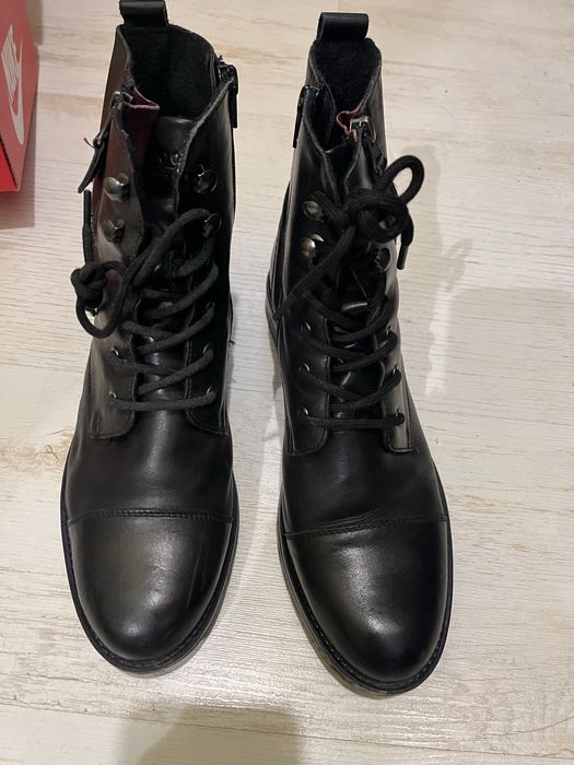 Обувки и боти по 20 лв.