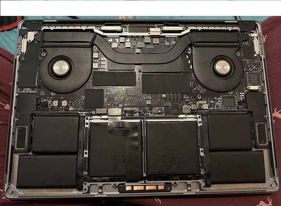 MacBook Pro A1990 2018 i7 16 GB 512 SSD