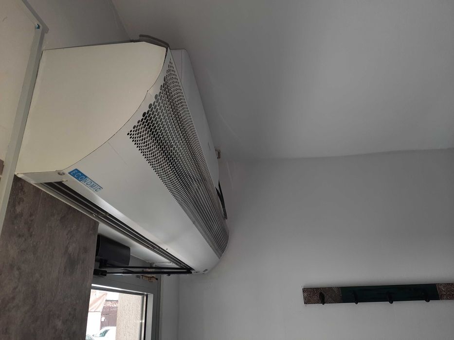 Perdea de aer si raft paine