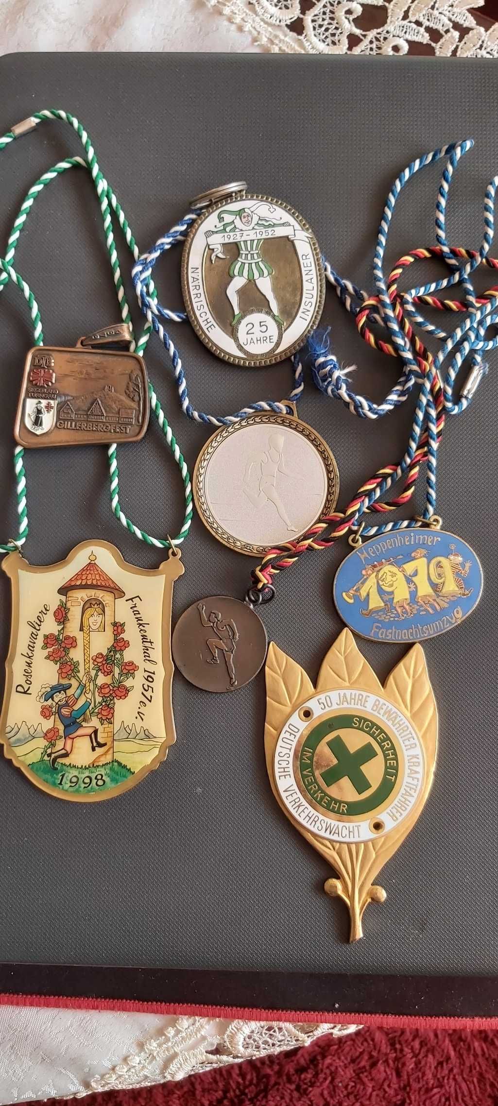 Diverse insigne si medalii