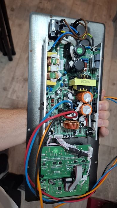 Vând doua module active biamplificate 350W + bluetooth boxe 15 inch