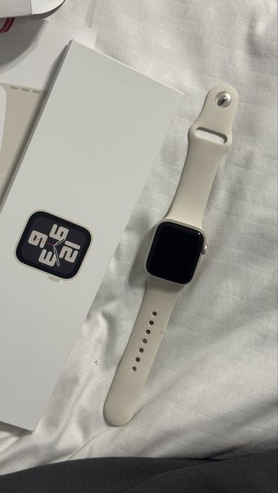 Apple Watch SE (GPS, 2-го поколения)