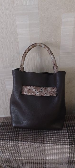 Продаю новую кожаную сумку Eminsa
