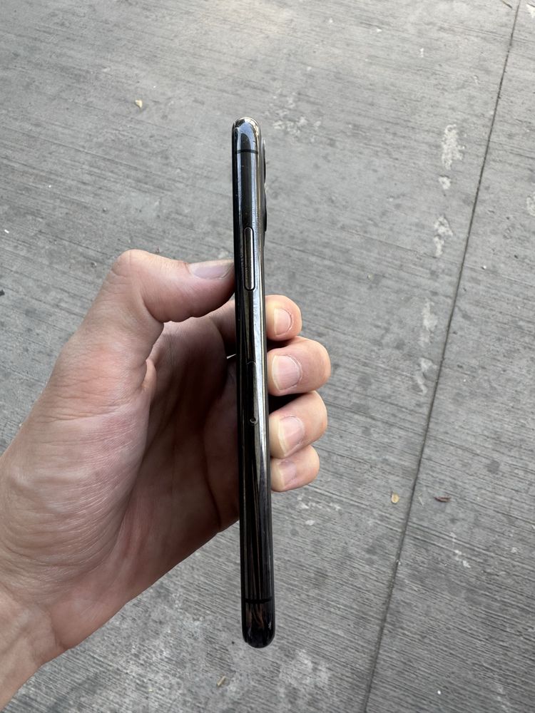 iPhone 11 pro 256 gb green black