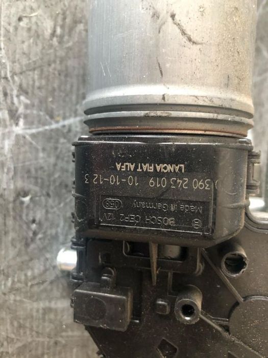 Ansamblu stergatoare motoras alfa romeo giulietta dupa 2010