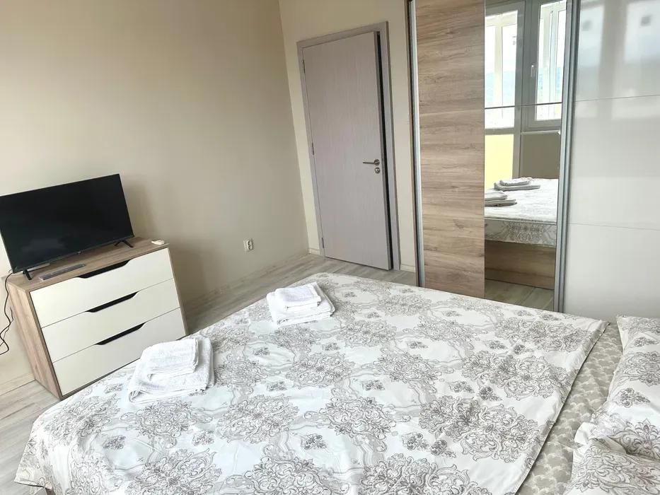 Двустаен апартамент, под наем, кв. Колхозен пазар