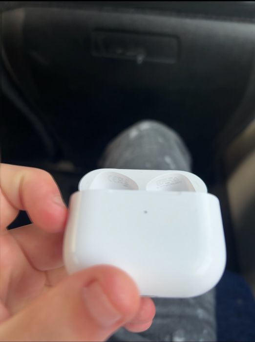 AirPods 3 with Wireless Charging Case
